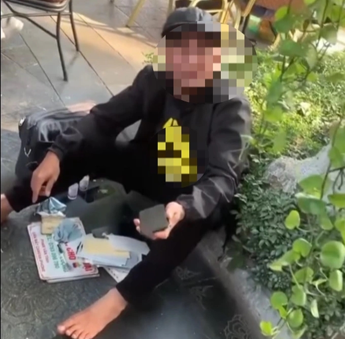 Hà Nội: Xác minh clip du khách dán điện thoại bị chém 500.000 đồng-1