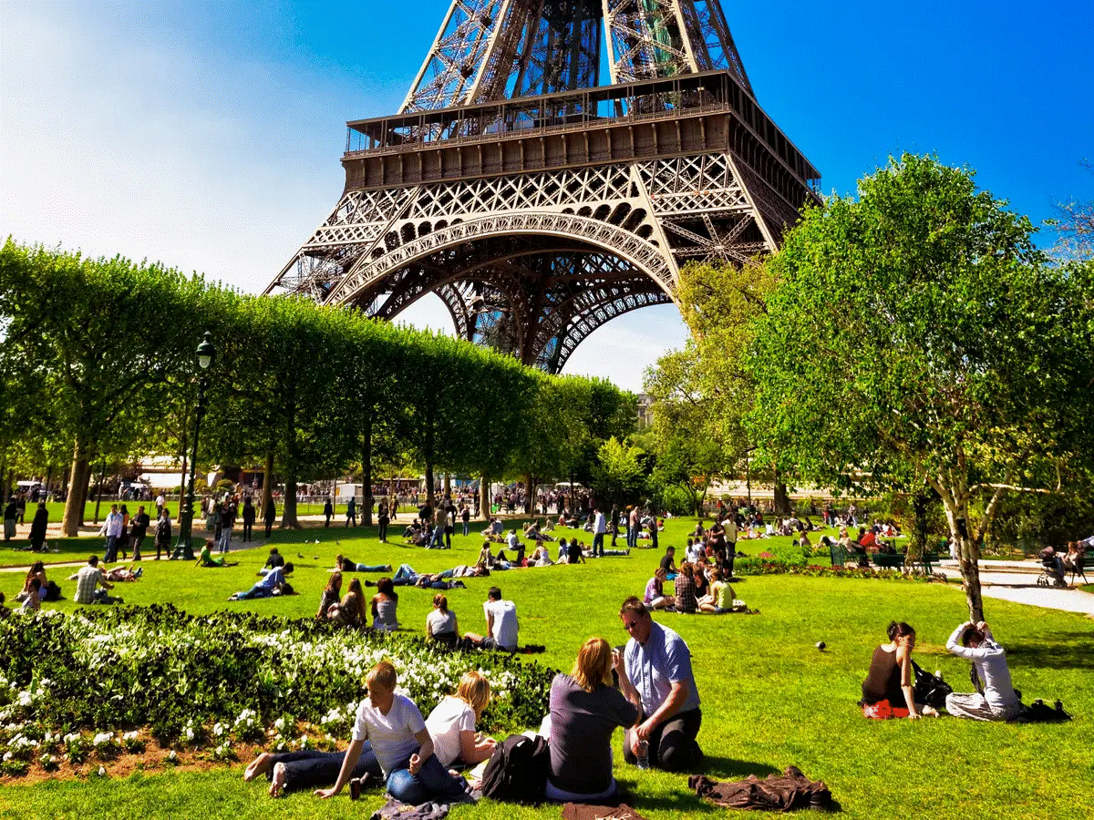 Cứ mong đến Paris xem tháp Eiffel, cô gái nhận ra không bao giờ nên tin ảnh sống ảo-3