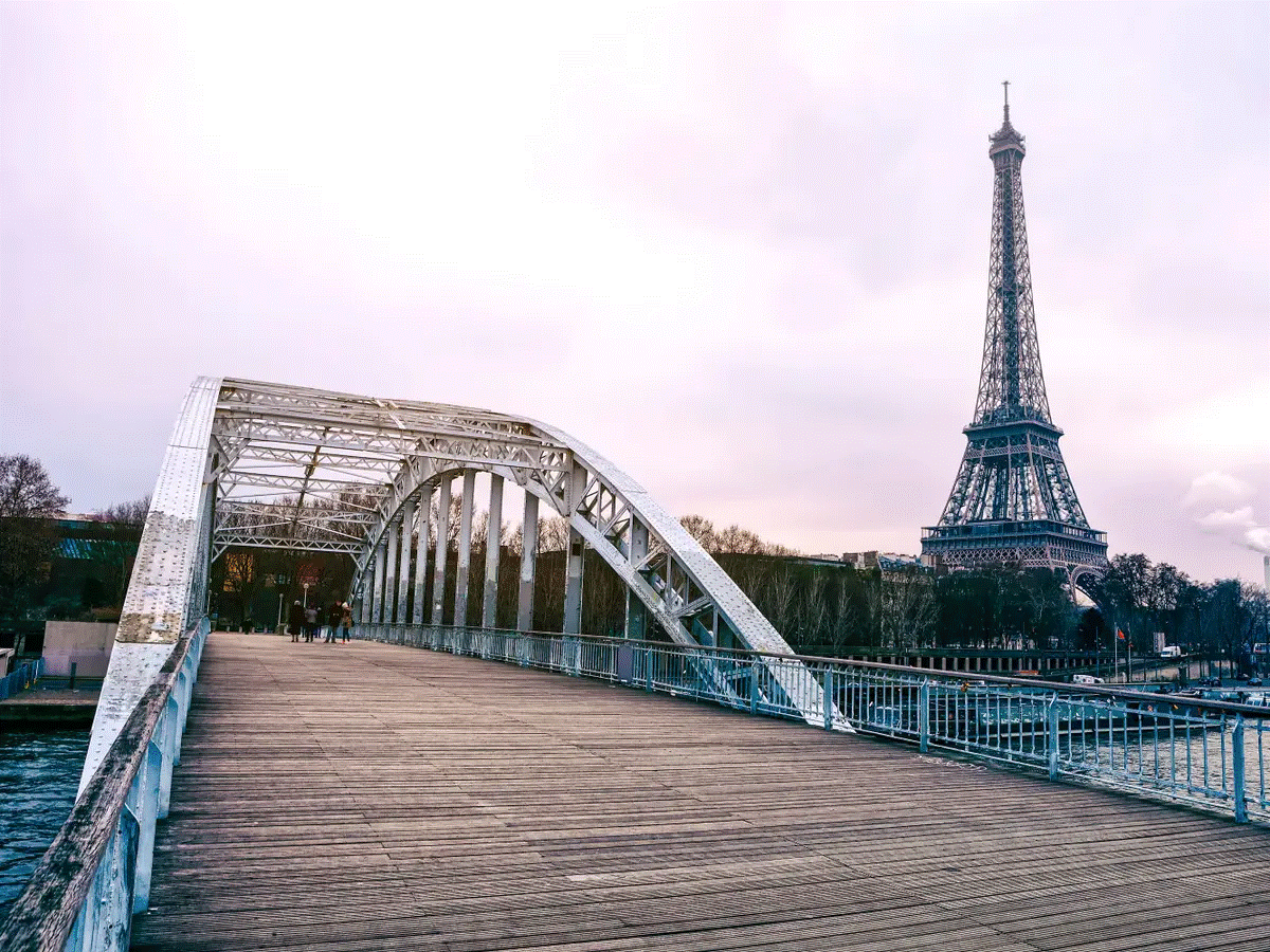 Cứ mong đến Paris xem tháp Eiffel, cô gái nhận ra không bao giờ nên tin ảnh sống ảo-9