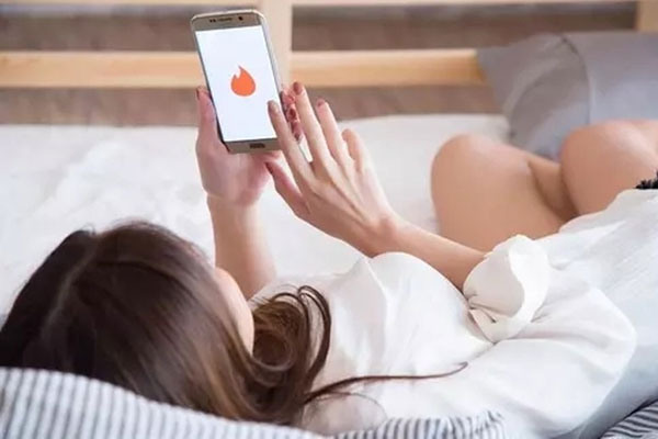 Lên mạng tìm tình một đêm, gặp ngay bạn gái của bạn thân-1