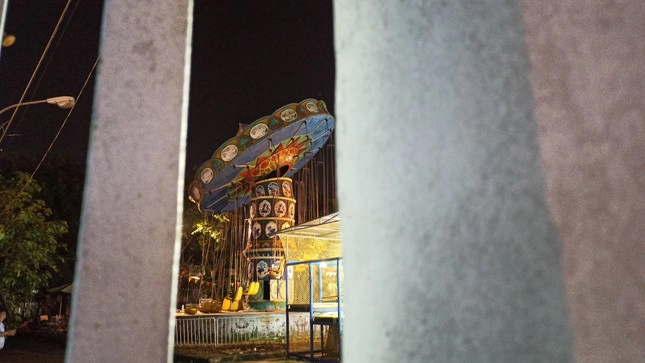 Đu quay ở Thủ Đức bất ngờ bị nghiêng, nhiều em nhỏ hoảng sợ-2