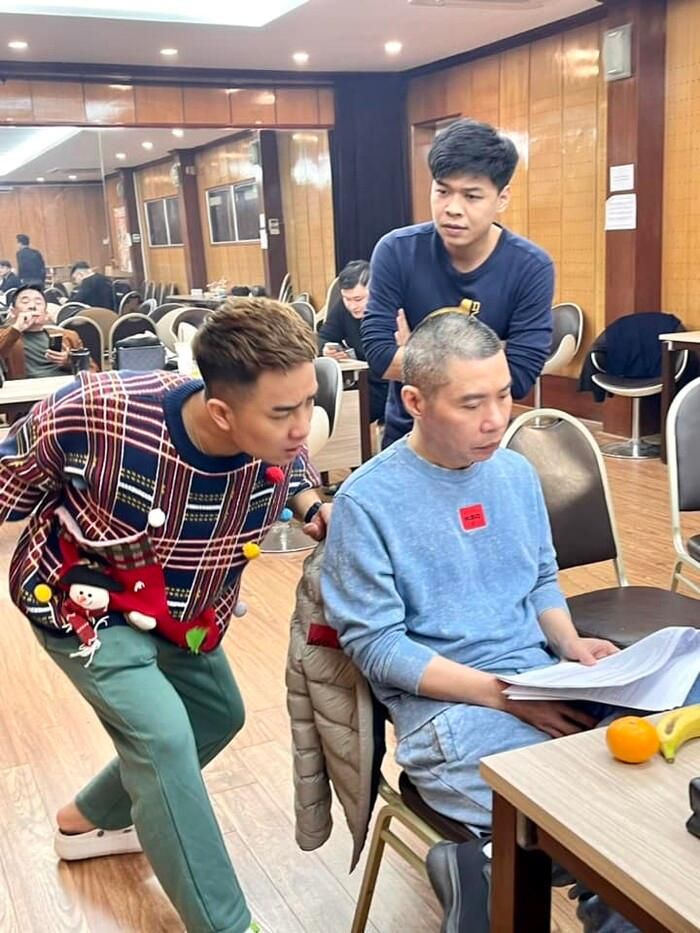 Nghệ sĩ Chí Trung khoe loạt ảnh tập luyện Táo Quân, thần thái của NSND Công Lý khiến dân tình quan tâm-7