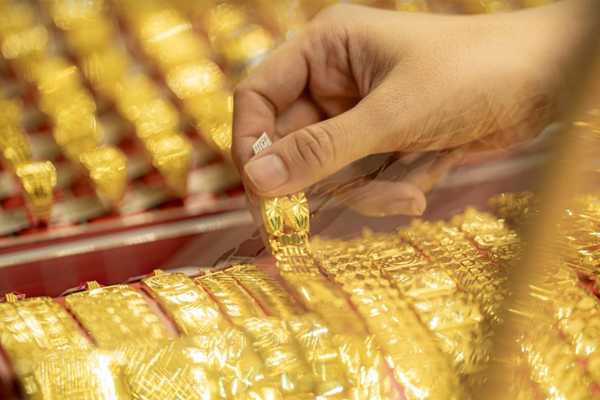 Giá vàng hôm nay 26/12: Vàng thế giới bất động, trong nước vẫn tăng-1