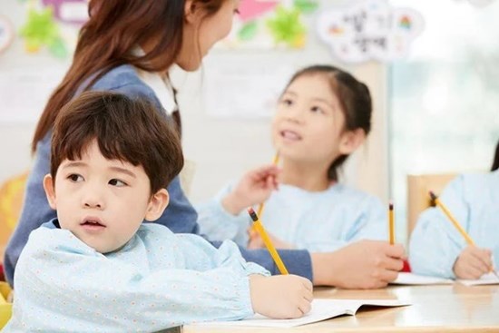 Một kiểu nuôi dạy của cha mẹ vô tình khiến con thiếu bản lĩnh giữa cuộc đời