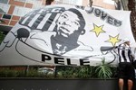 Chuyện tình trường của Vua bóng đá Pele: Cưới vợ nhờ những câu chuyện trong thang máy-8