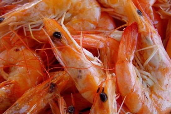 Đầu tôm chứa nhiều kim loại nặng, không ăn được? Chuyên gia giải đáp thắc mắc và chỉ ra 2 bộ phận bẩn nhất của tôm nên bỏ ngay