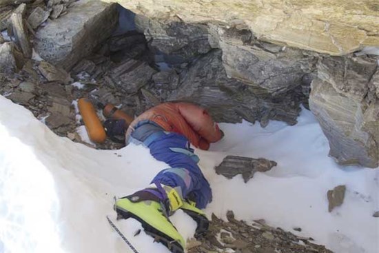 Nhiều thi thể vẫn nằm lại Everest
