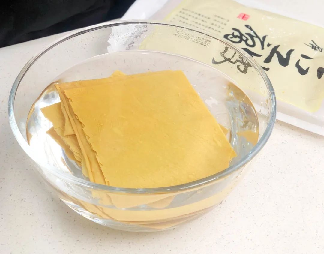 Váng đậu cuộn thịt hấp nóng hổi thơm nức cho bữa tối thêm ấm áp-1