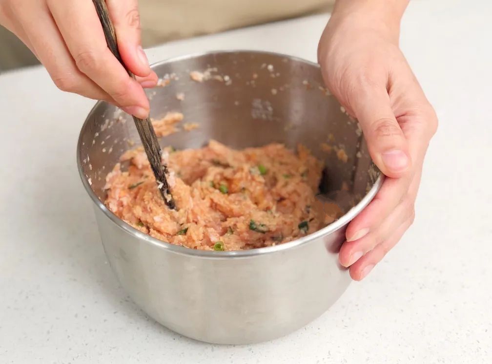 Váng đậu cuộn thịt hấp nóng hổi thơm nức cho bữa tối thêm ấm áp-4