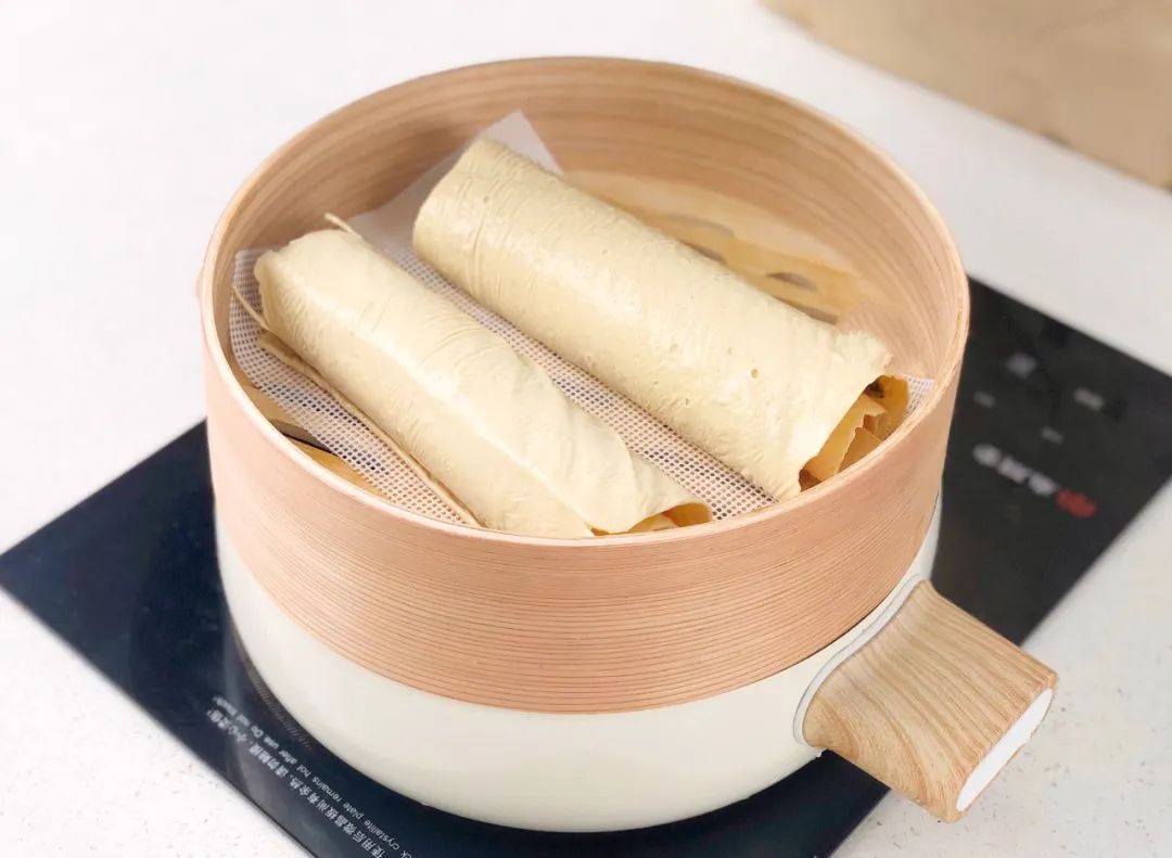 Váng đậu cuộn thịt hấp nóng hổi thơm nức cho bữa tối thêm ấm áp-7