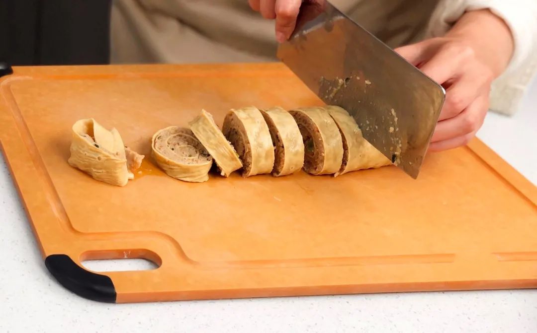 Váng đậu cuộn thịt hấp nóng hổi thơm nức cho bữa tối thêm ấm áp-8