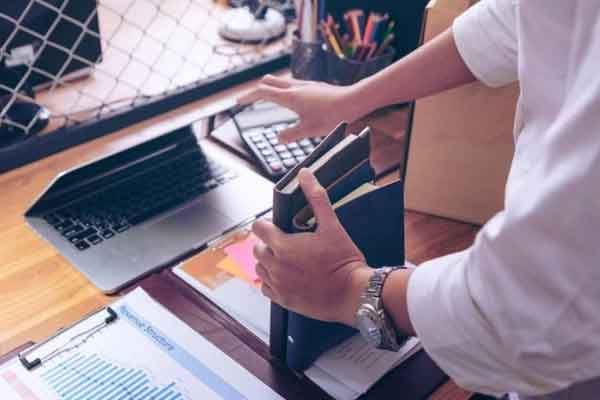 Chia phe” trước quan điểm: Cật lực làm việc không màng nghỉ ngơi, sống vậy có đáng không?-4