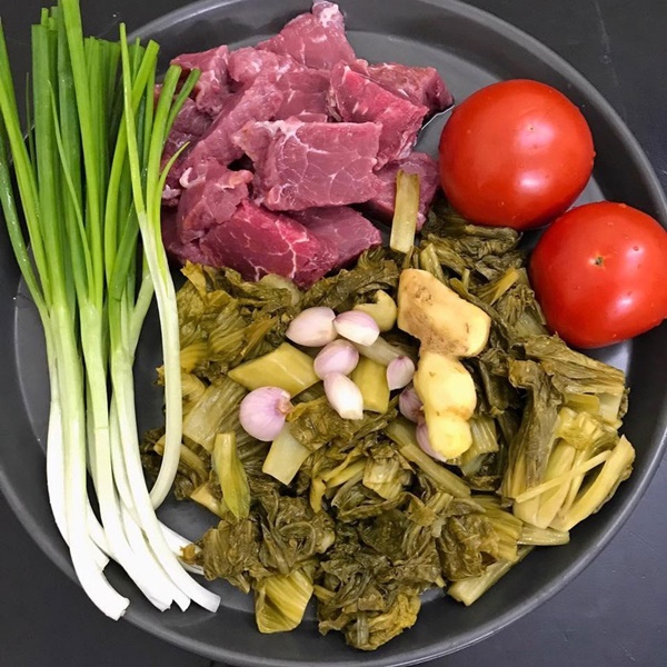 Canh dưa chua nấu thịt bò đậm đà, nước ngọt thanh không phải ai cũng biết-2