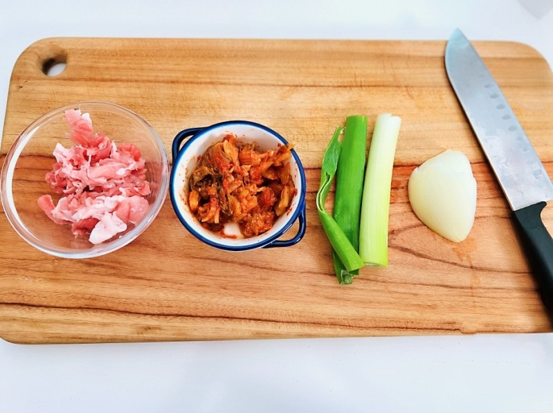 Mùa đông trời lạnh ăn canh đậu hũ kim chi nóng hổi thì quá hợp!-1