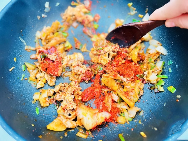 Mùa đông trời lạnh ăn canh đậu hũ kim chi nóng hổi thì quá hợp!-5