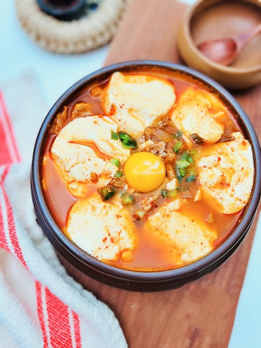 Mùa đông trời lạnh ăn canh đậu hũ kim chi nóng hổi thì quá hợp!-9