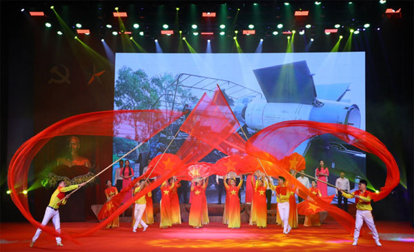 Trọng thể tổ chức Lễ kỷ niệm 50 năm Chiến thắng Hà Nội - Điện Biên Phủ trên không-5