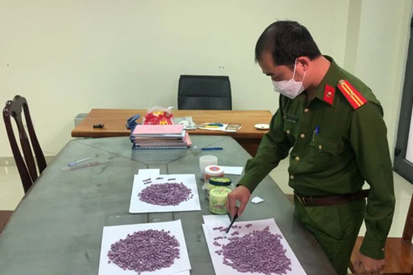 4000 viên thuốc lắc giấu trong thùng trái cây chuyển từ Hà Nội vào Đà Nẵng-1
