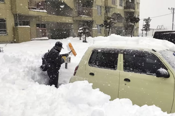 Tuyết rơi dày ở Nhật Bản, hơn 100 người thương vong-1