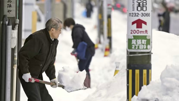 Tuyết rơi dày ở Nhật Bản, hơn 100 người thương vong-3
