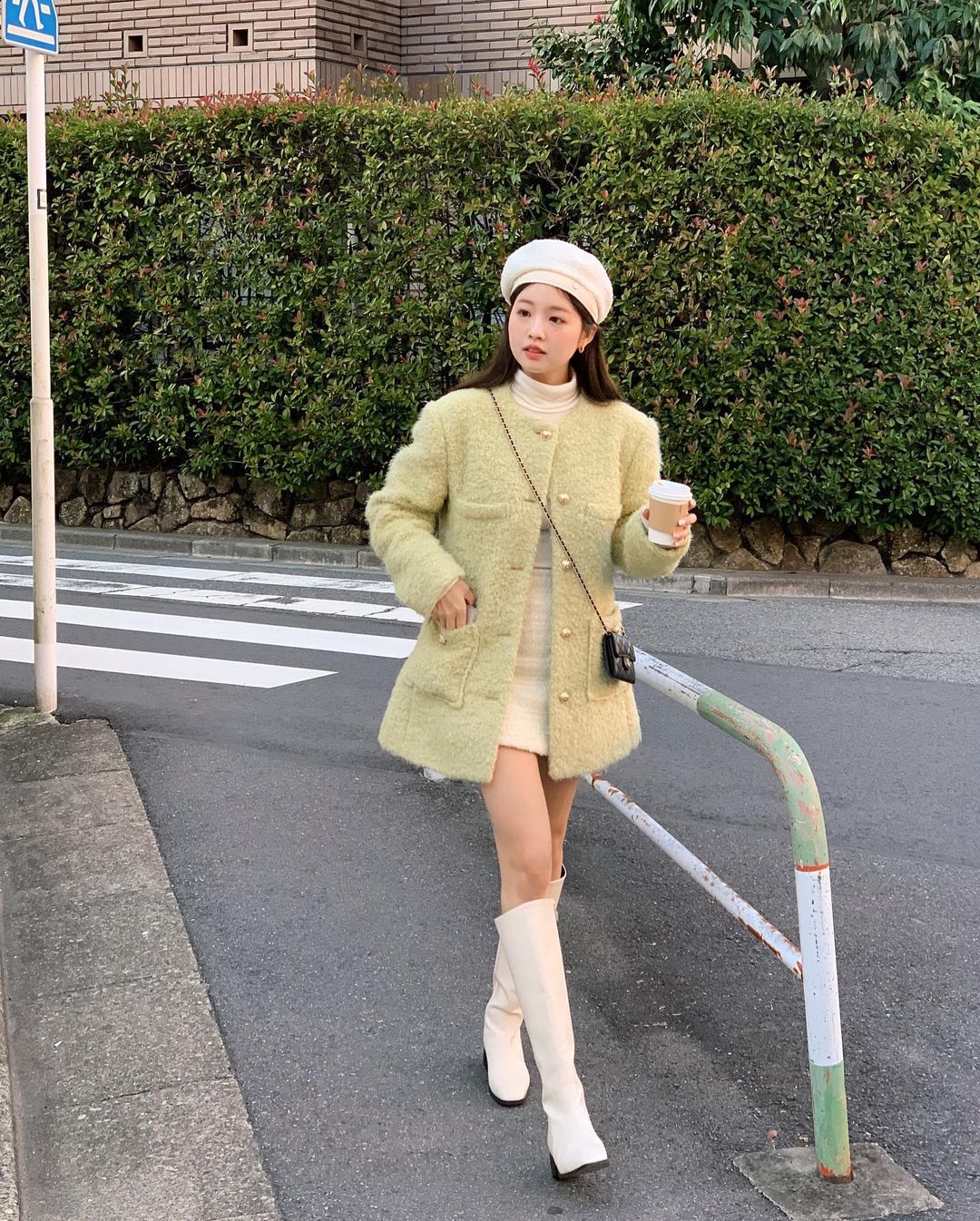 Học nàng blogger thấp bé cách diện boots cao cổ tôn dáng, sang chảnh-1