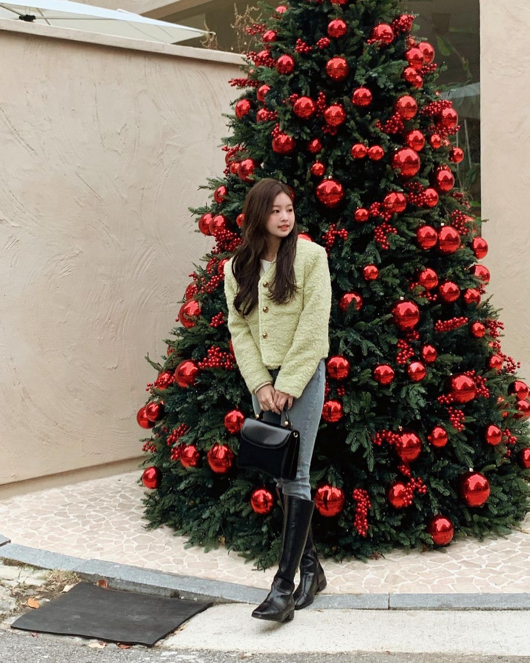 Học nàng blogger thấp bé cách diện boots cao cổ tôn dáng, sang chảnh-10