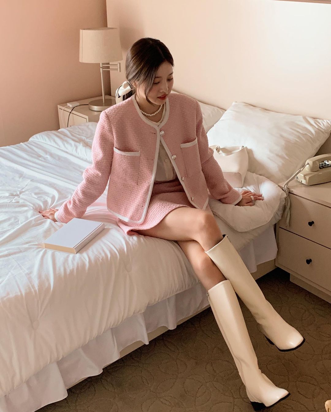 Học nàng blogger thấp bé cách diện boots cao cổ tôn dáng, sang chảnh-5