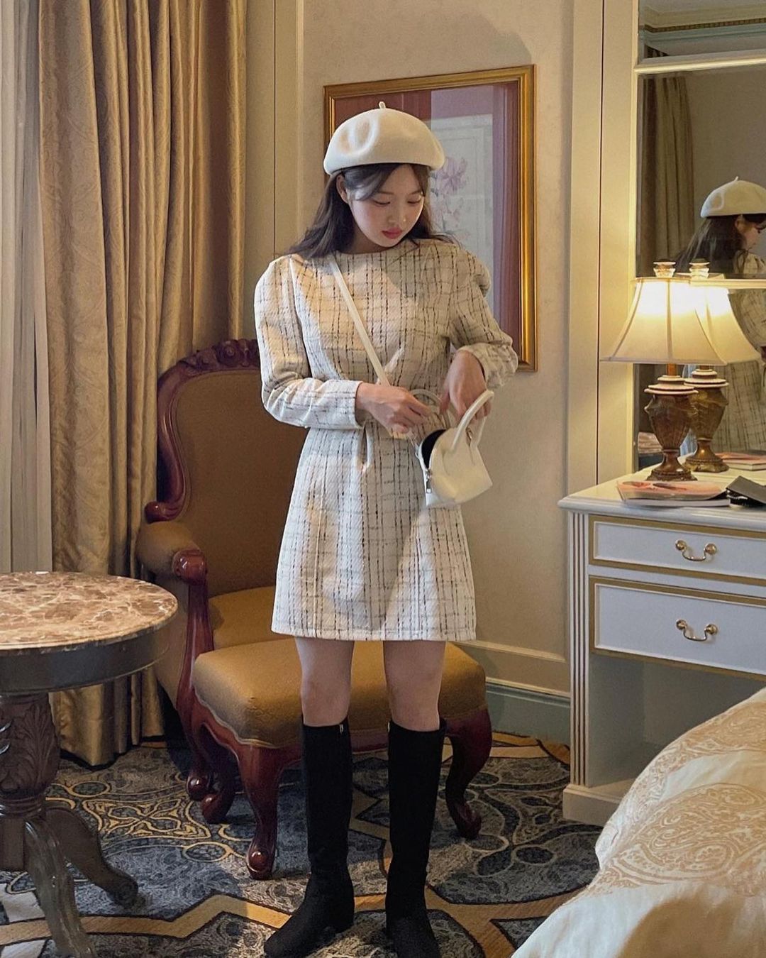 Học nàng blogger thấp bé cách diện boots cao cổ tôn dáng, sang chảnh-9