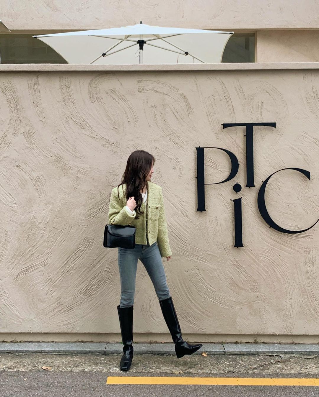 Học nàng blogger thấp bé cách diện boots cao cổ tôn dáng, sang chảnh-12