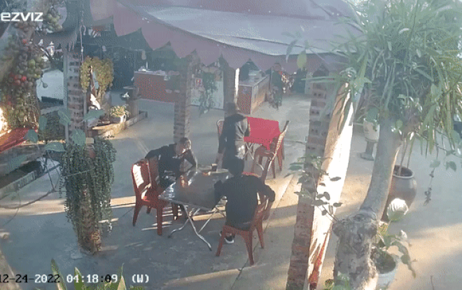 Sự thật vụ dùng điếu cày đánh bạn gục tại chỗ vì bị chê không đẻ được con trai-1