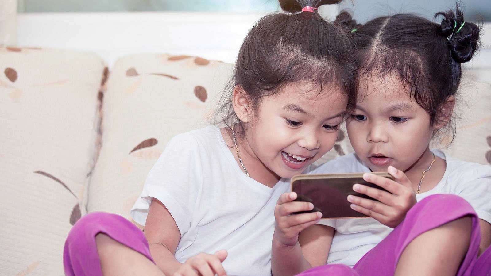 Vì 1 câu nói của mẹ mà 2 đứa trẻ từ thân thiết bỗng trở thành kẻ thù: Hé lộ cách giáo dục khiến con ngày càng yếu kém-1