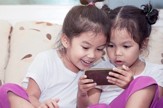 Vì 1 câu nói của mẹ mà 2 đứa trẻ từ thân thiết bỗng trở thành kẻ thù: Hé lộ cách giáo dục khiến con ngày càng yếu kém