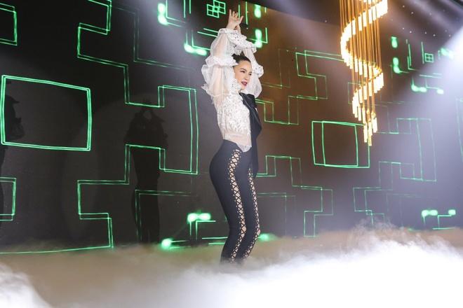 Hà Hồ diện cây đồ hiệu đi diễn vẫn bị chê như đồ ngủ?-6