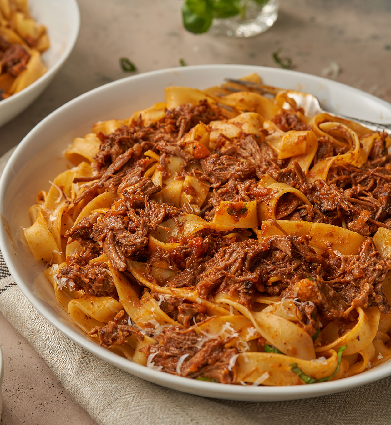 Mỳ ống sườn bò hầm ngon ngất ngây cho dịp cuối tuần-1