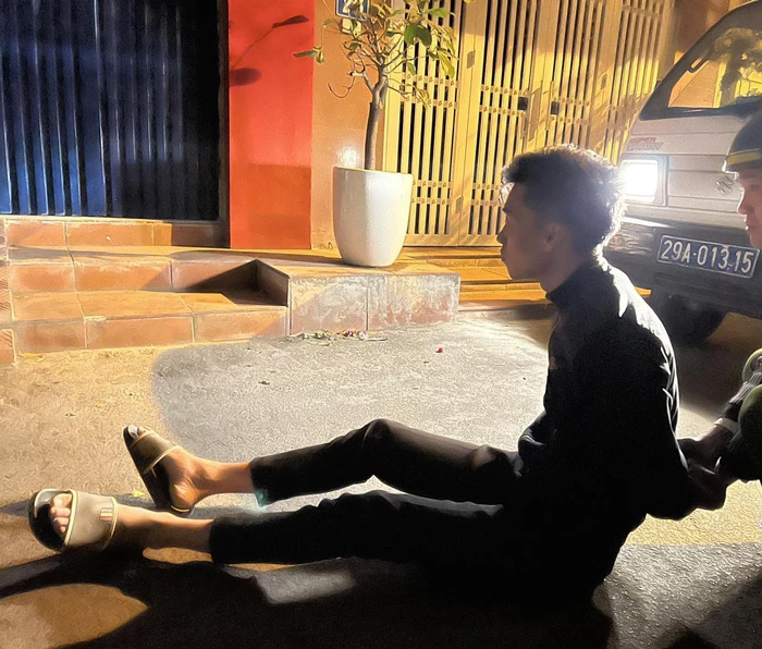 Đi trộm xe nhưng dắt bộ trên đường, thanh niên gặp công an rồi bị bắt giữ-2