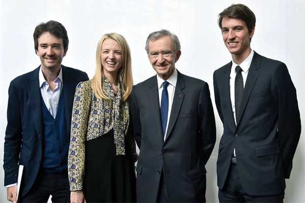 Ái nữ của gã khổng lồ Louis Vuitton: Cha là tỷ phú nhưng vẫn đi lên từ vị trí nhỏ-1