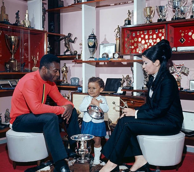 Chuyện tình trường của Vua bóng đá Pele: Cưới vợ nhờ những câu chuyện trong thang máy-4