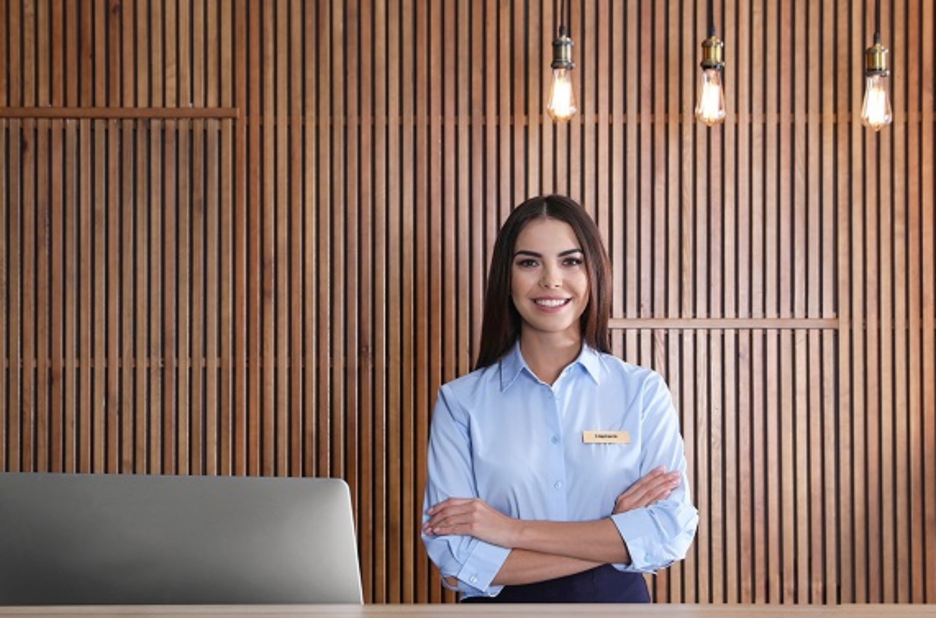 Nhân viên nhà nghỉ lo lắng giúp khách thoát cảnh đánh ghen-1