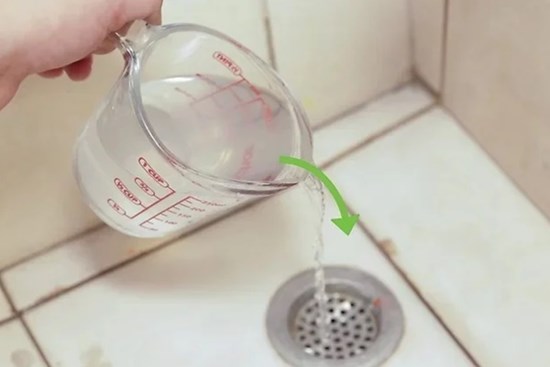 Đường cống tắc cứng: Đừng vội gọi thợ chỉ cần áp dụng mẹo nhỏ này, nước chảy ngon ơ