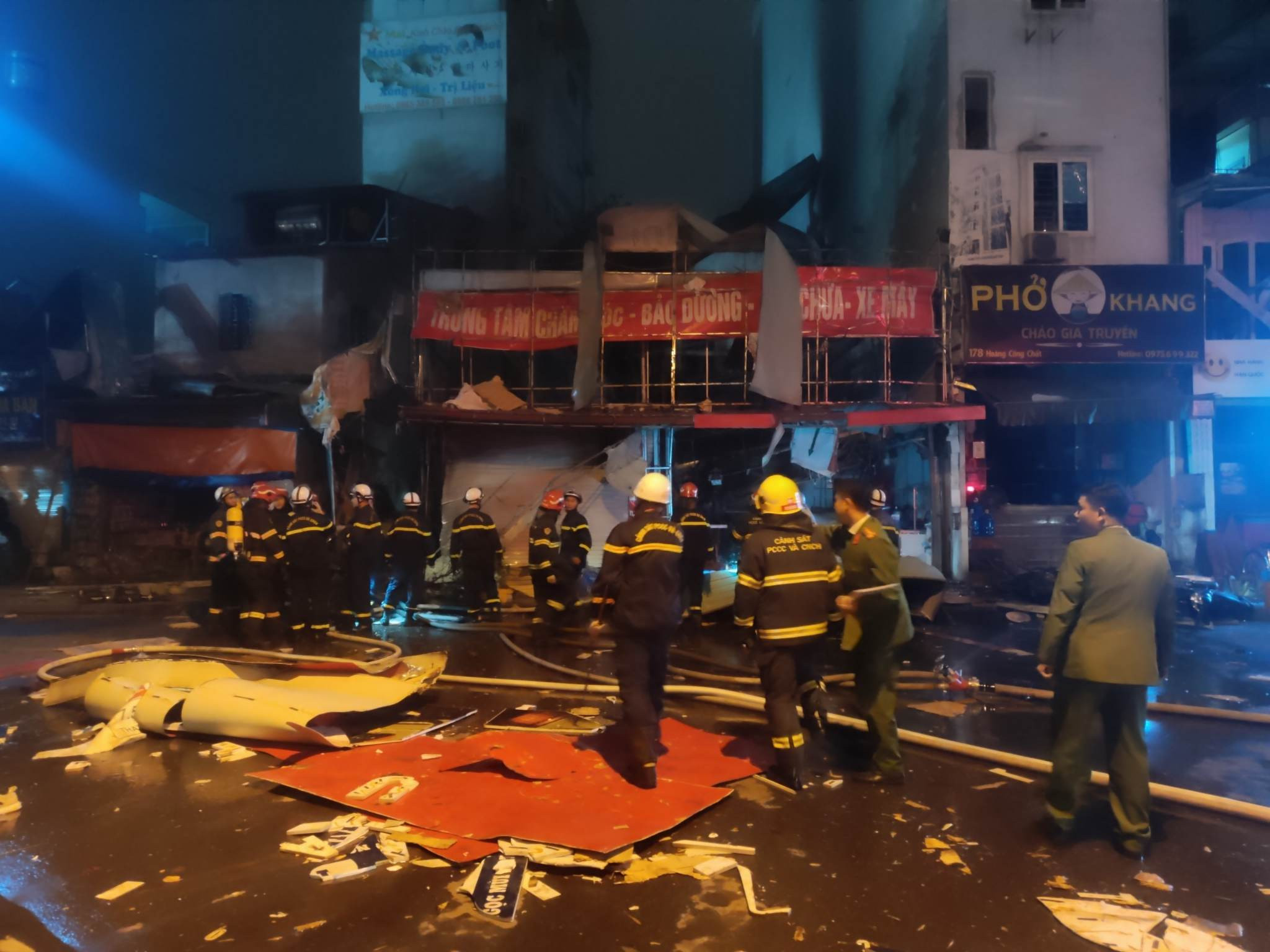 Cháy cửa hàng sửa xe máy ở Hà Nội kèm nhiều tiếng nổ-4