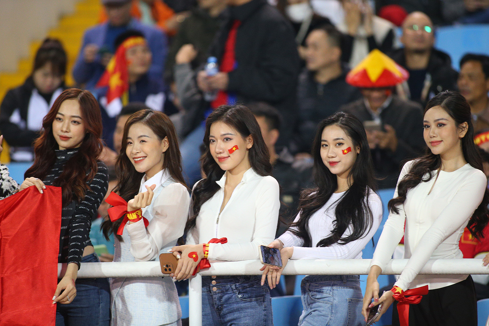 Dàn hot girl nóng cùng World Cup đổ bộ sân Mỹ Đình-2