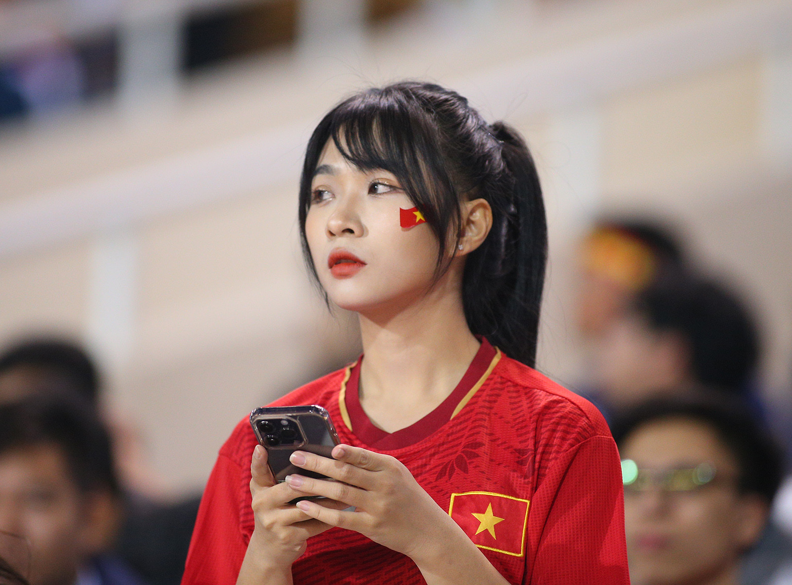 Dàn hot girl nóng cùng World Cup đổ bộ sân Mỹ Đình-8