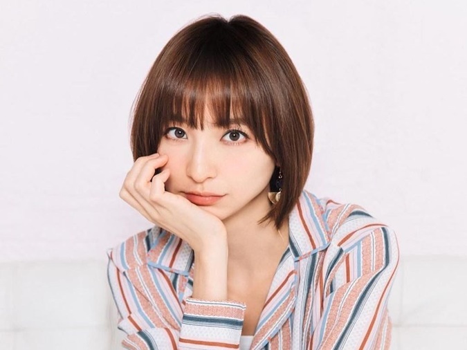 Mariko Shinoda (AKB48) dọa nhảy lầu sau khi bị chồng phát hiện ngoại tình-1
