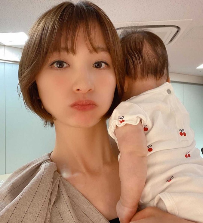 Mariko Shinoda (AKB48) dọa nhảy lầu sau khi bị chồng phát hiện ngoại tình-2