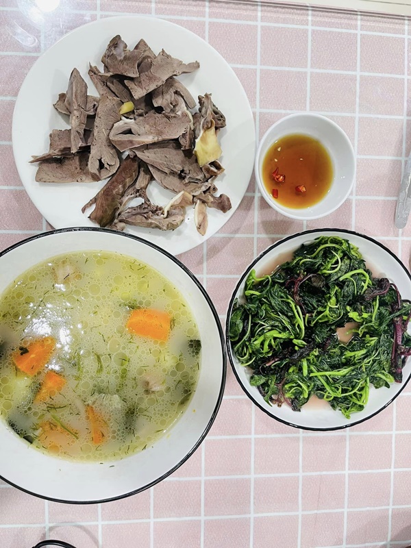 Cơm cữ chồng nấu cho vợ sinh mổ hấp dẫn, đầy đủ dưỡng chất khiến chị em tấm tắc khen: Chồng người ta-5