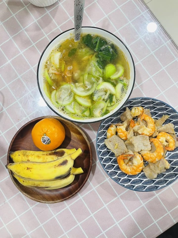 Cơm cữ chồng nấu cho vợ sinh mổ hấp dẫn, đầy đủ dưỡng chất khiến chị em tấm tắc khen: Chồng người ta-7