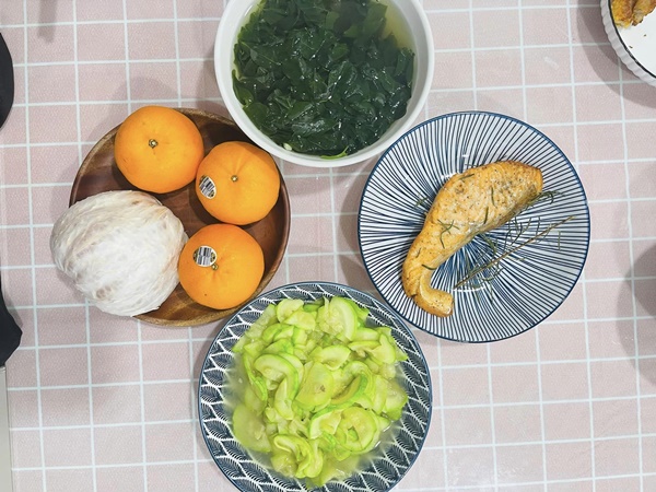 Cơm cữ chồng nấu cho vợ sinh mổ hấp dẫn, đầy đủ dưỡng chất khiến chị em tấm tắc khen: Chồng người ta-3