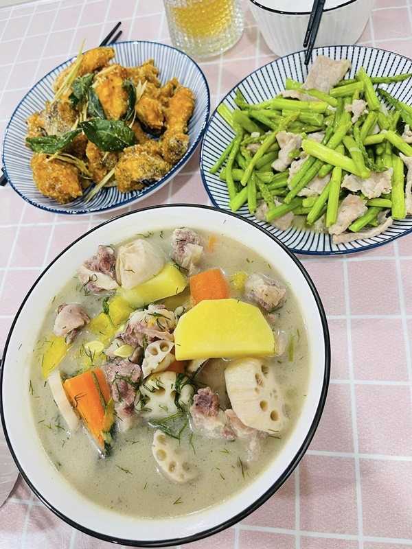 Cơm cữ chồng nấu cho vợ sinh mổ hấp dẫn, đầy đủ dưỡng chất khiến chị em tấm tắc khen: Chồng người ta-17