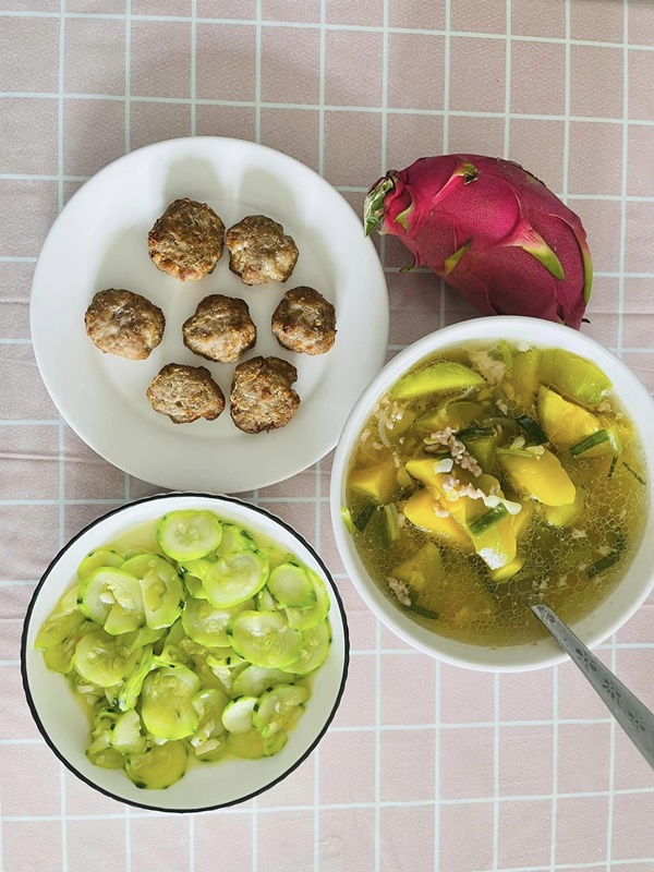 Cơm cữ chồng nấu cho vợ sinh mổ hấp dẫn, đầy đủ dưỡng chất khiến chị em tấm tắc khen: Chồng người ta-14