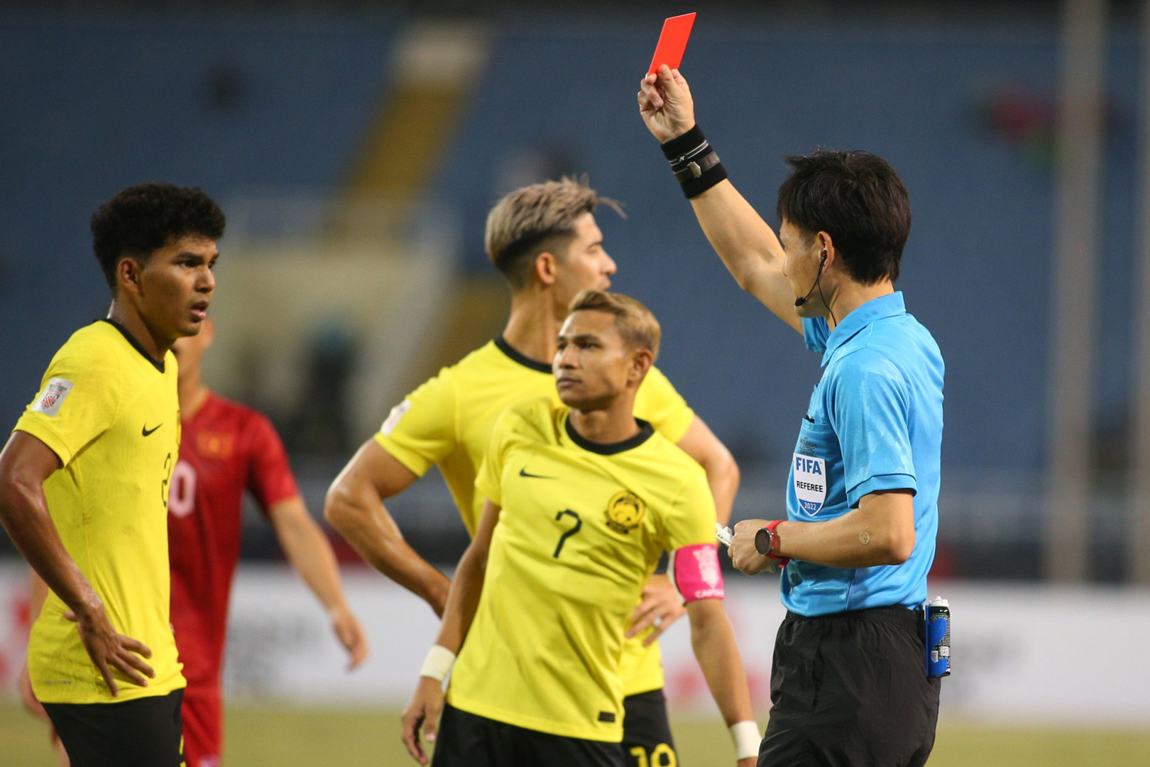 Lý do Việt Nam hưởng phạt đền, Malaysia nhận thẻ đỏ-2